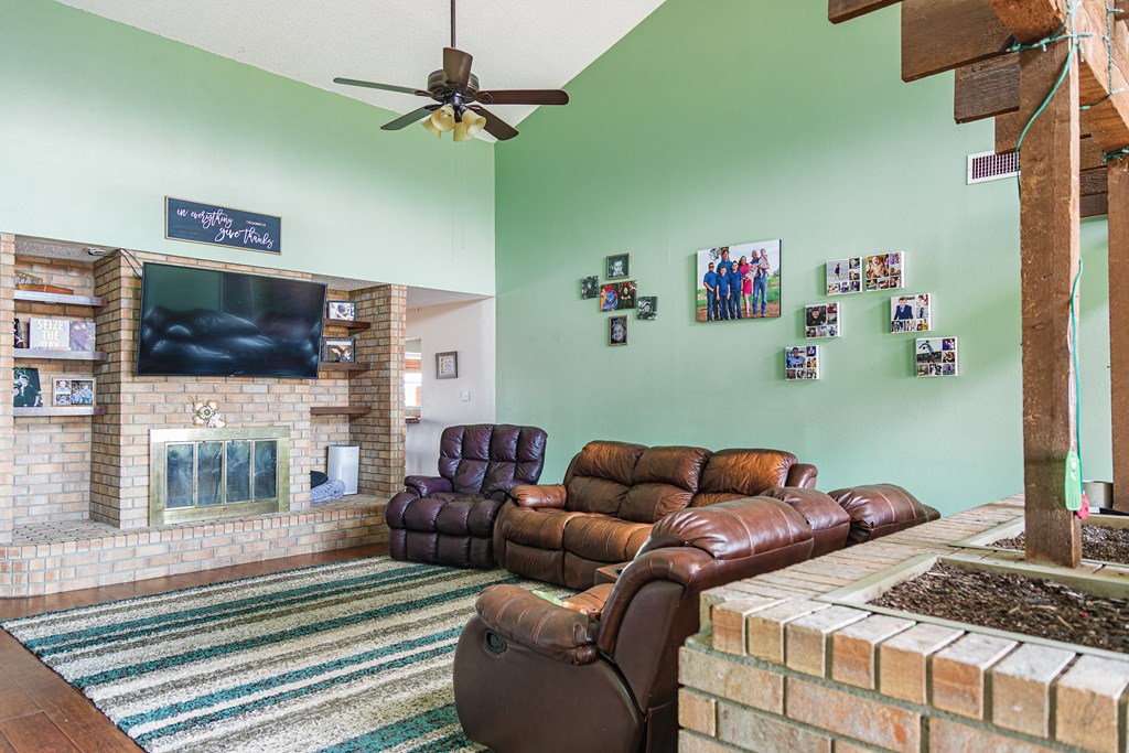 208 Robbie Road, Crane, TX 79731 — photo 2