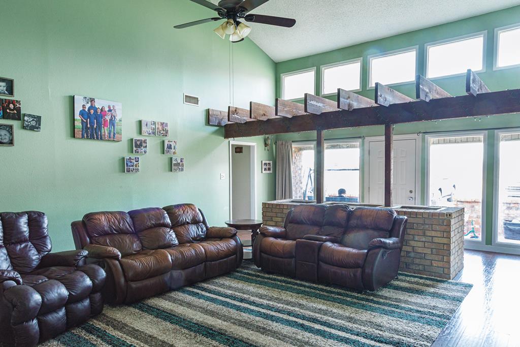208 Robbie Road, Crane, TX 79731 — photo 3