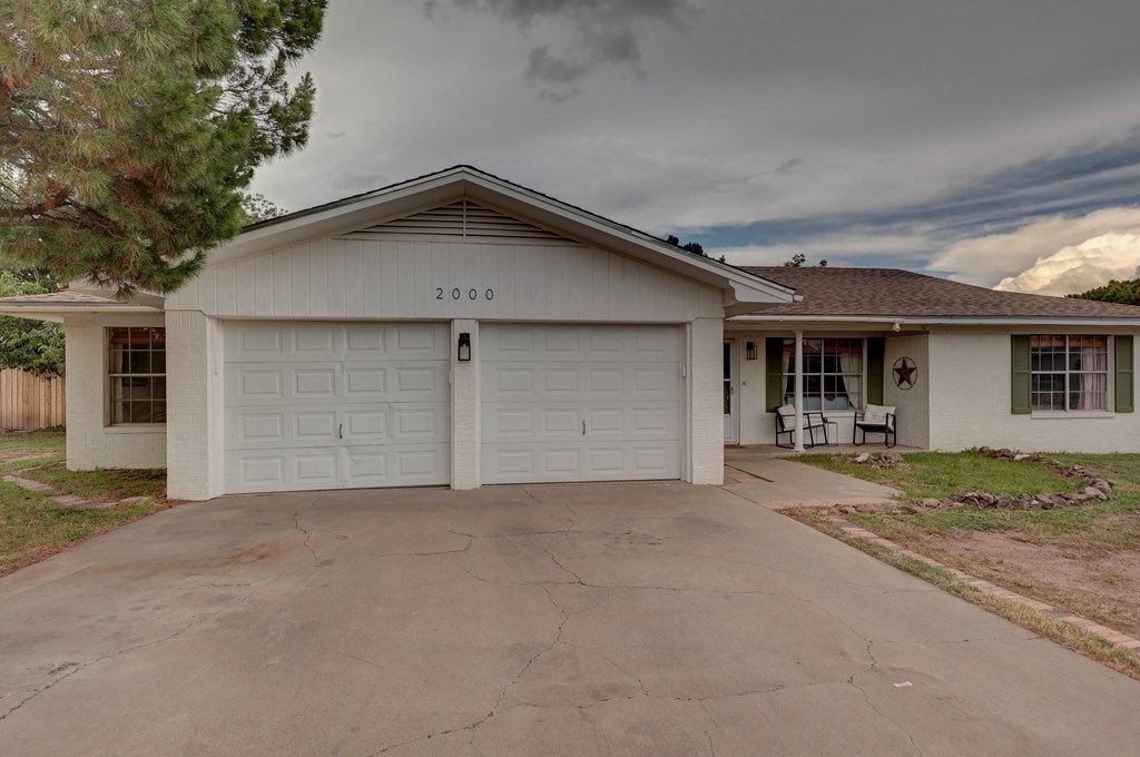 2000 Enfield, Alpine, TX 79830 — photo 3