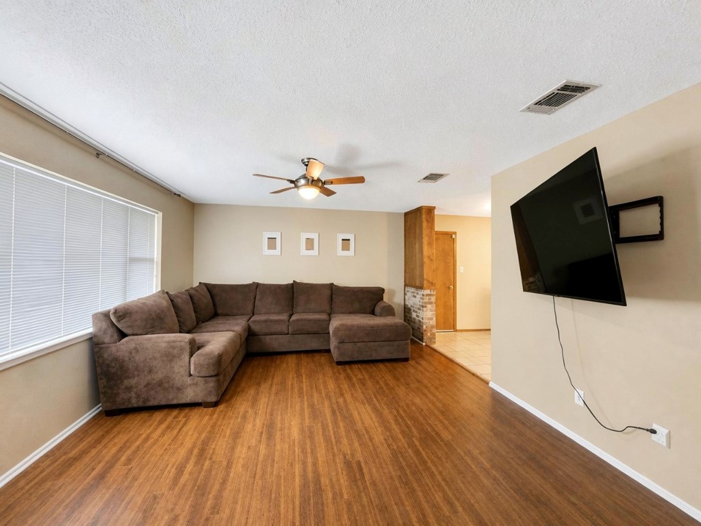 507 E Harriet, Alpine, TX 79830 — photo 2