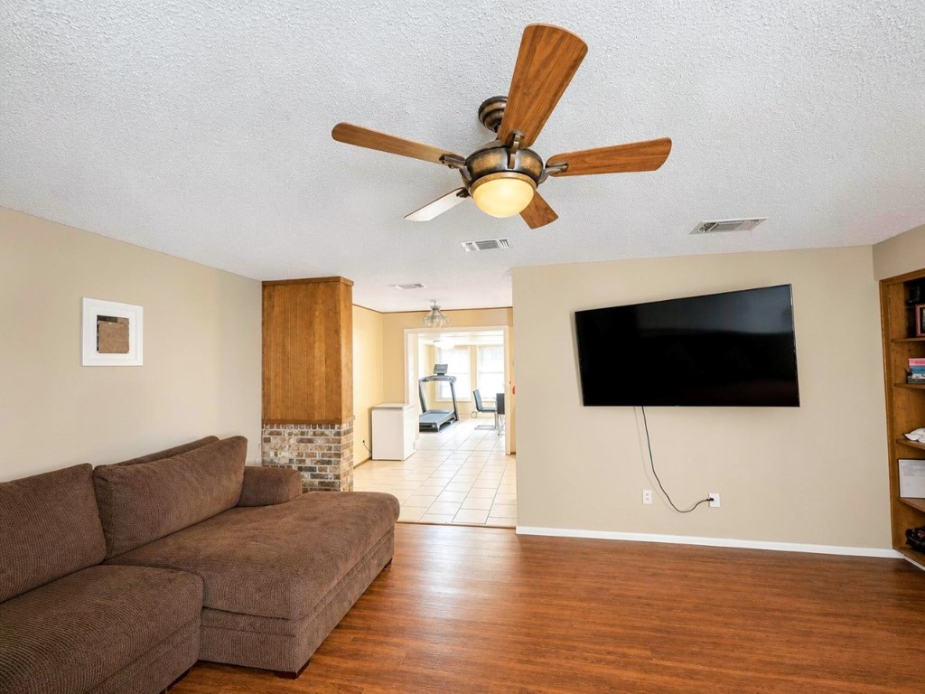 507 E Harriet, Alpine, TX 79830 — photo 3