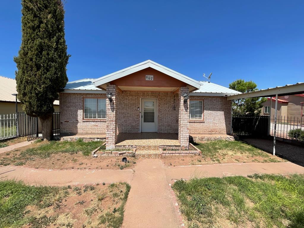 607 La Caverna — photo