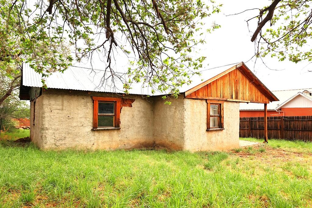 705 E Ave I, Alpine, TX 79830 — photo 2