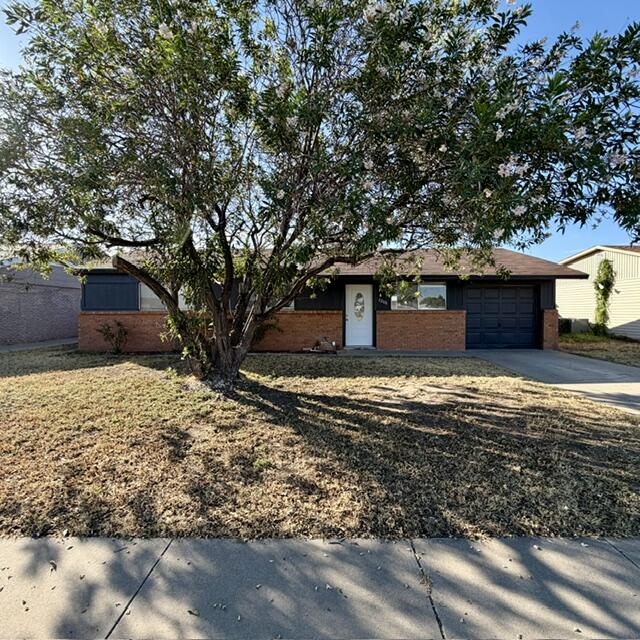 2206 Lyndale Dr — photo