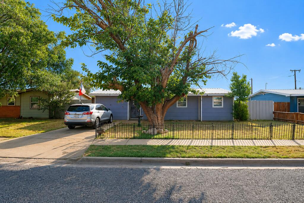 1202 Crescent Dr — photo