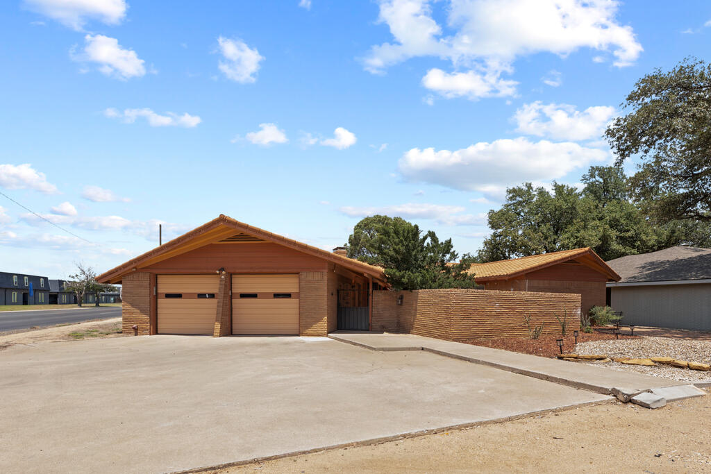 3216 Sentinel Dr — photo