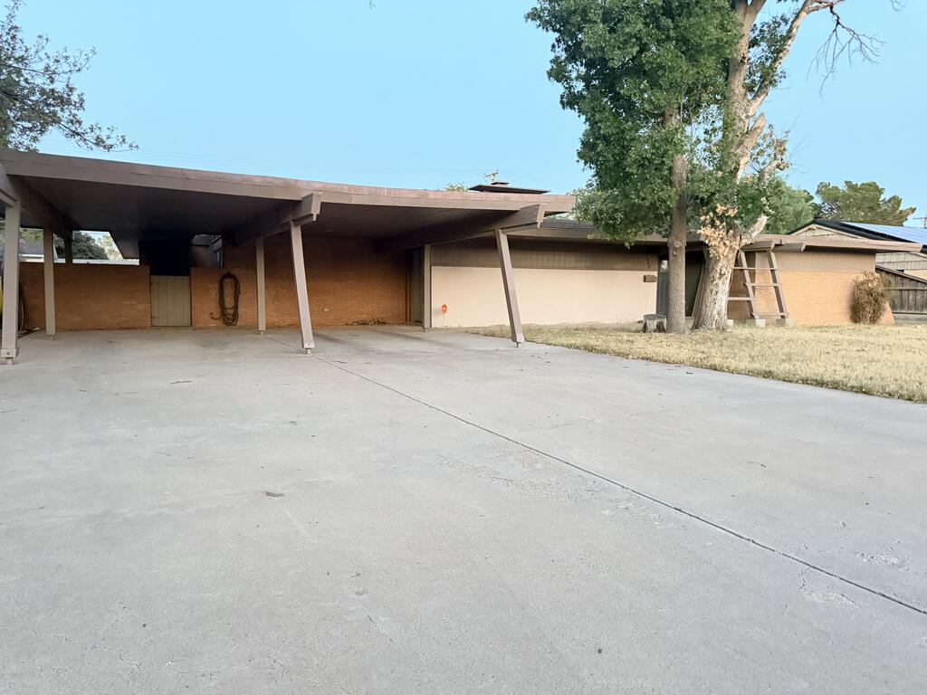 1600 Graham Dr — photo