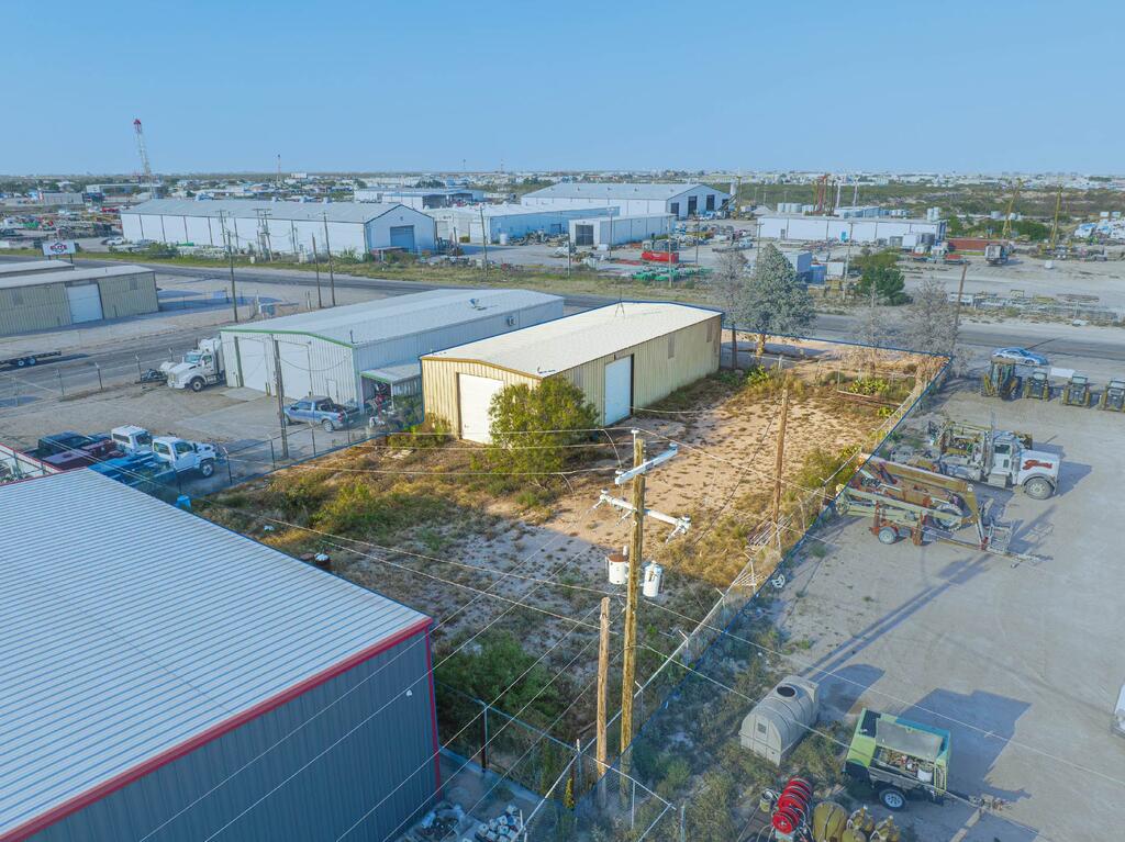 4704 S County Rd 1310 — photo
