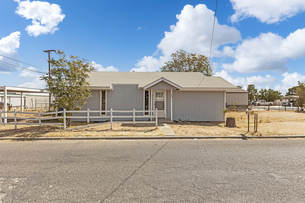 105 Carolyn — photo