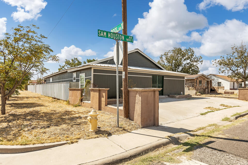 1452 S Sam Houston Ave — photo