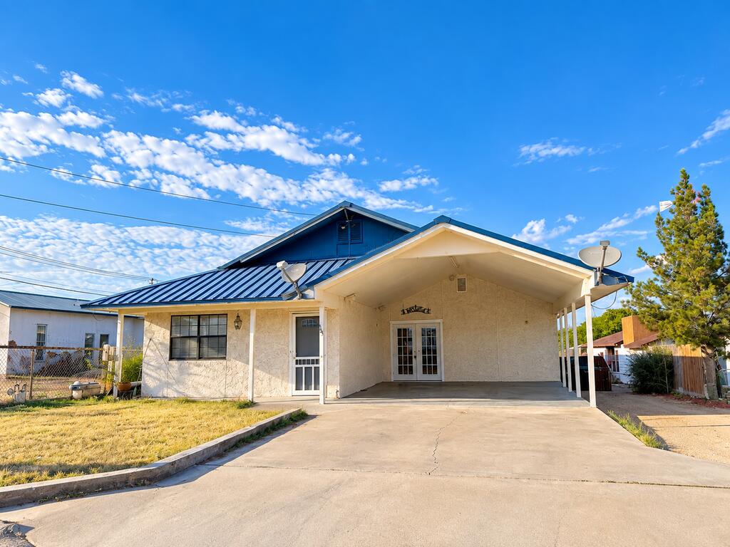 103 E El Paso — photo