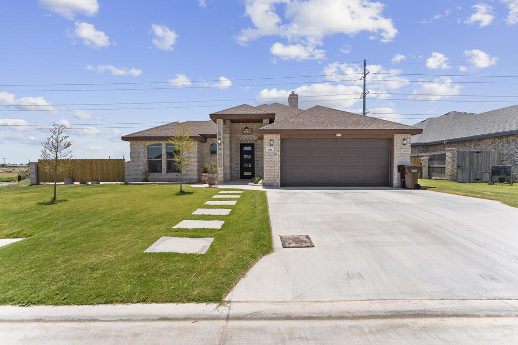1001 Sparhawk Dr — photo