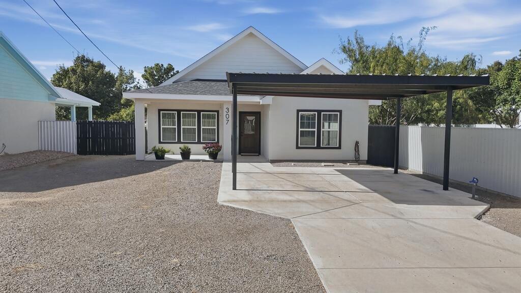 307 E Sanderson, Alpine, TX 79830 — photo 2