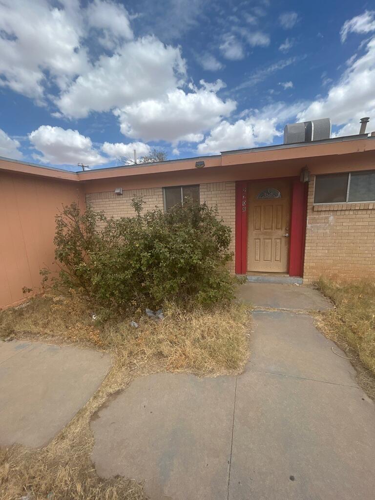 2708 Catalina Dr — photo