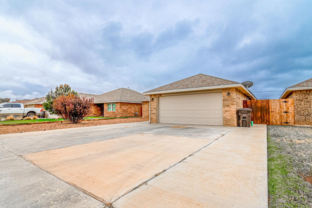 1318 E Spruce Avenue, Midland, TX 79705 — photo 2
