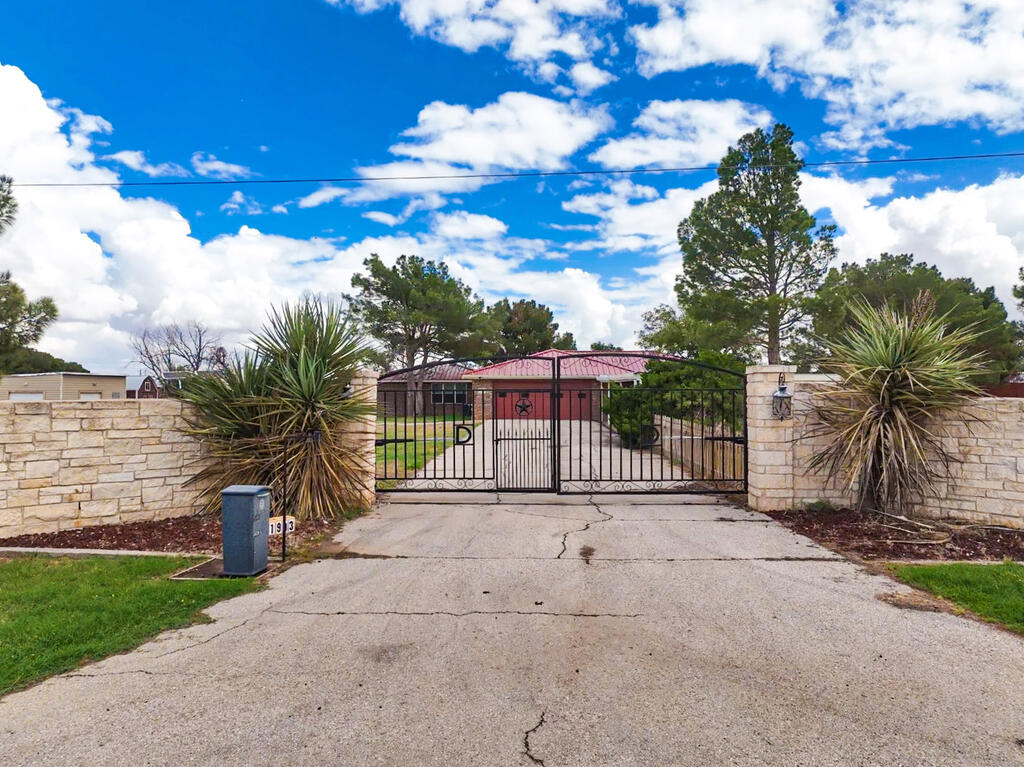 1903 S County Rd 1140 — photo