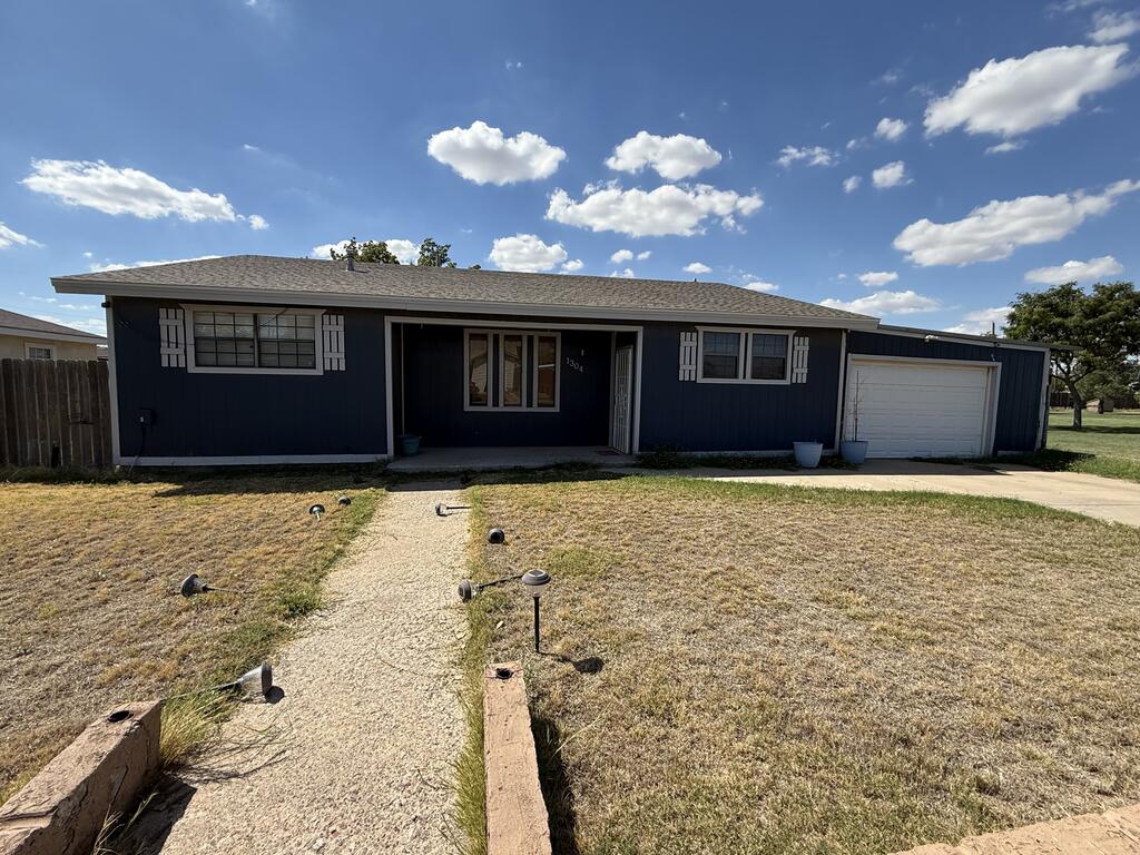 1304 Woodlawn Dr — photo
