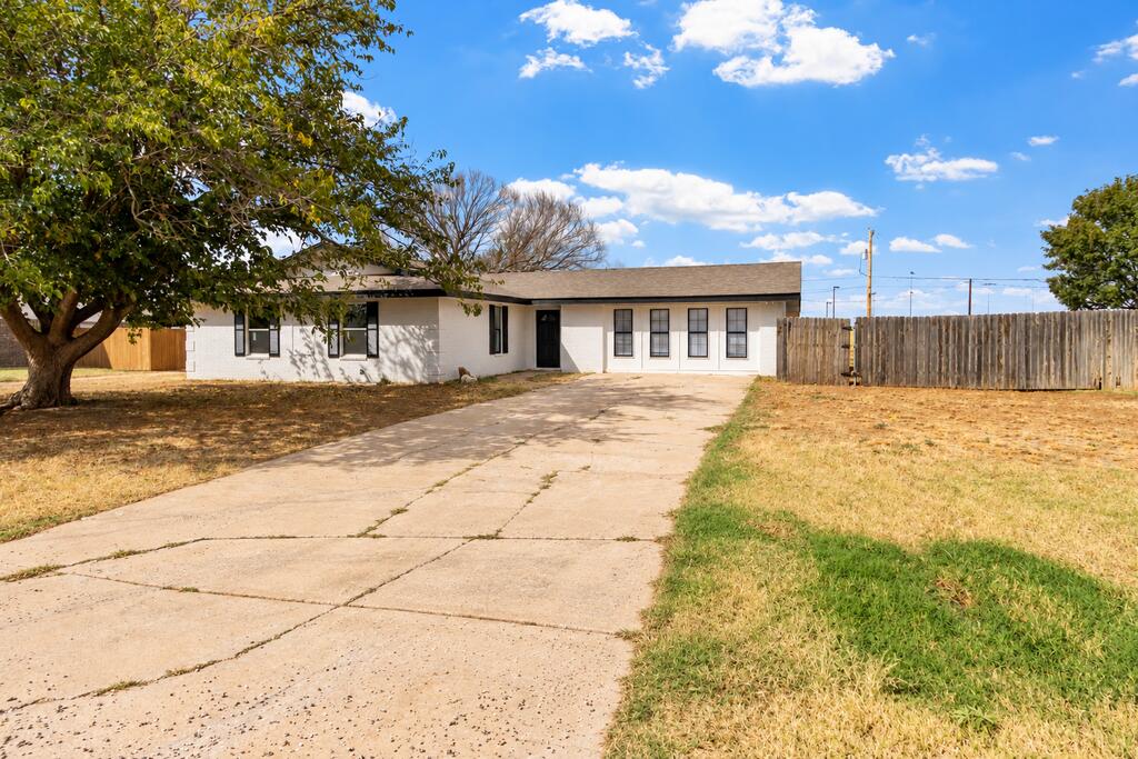 10705 E County Rd 104 — photo
