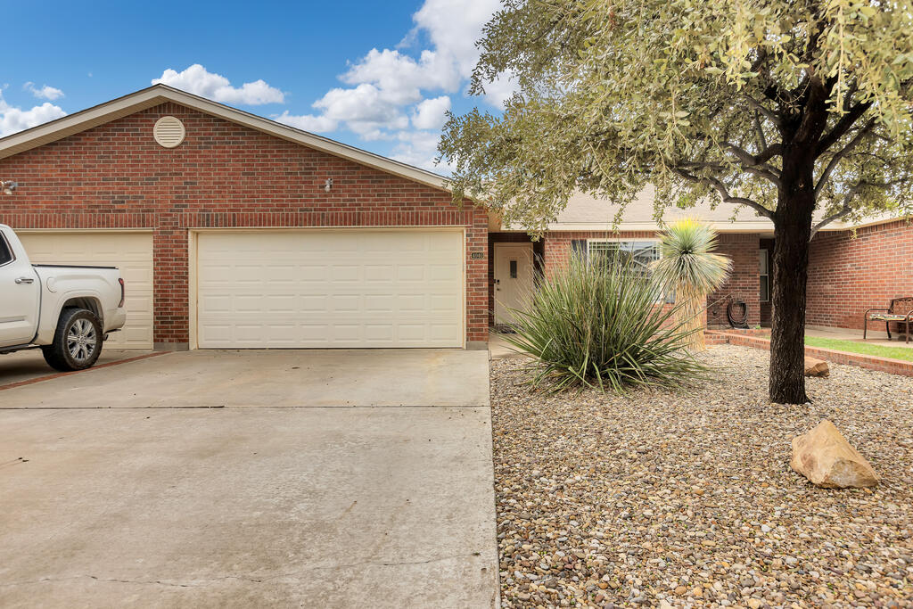 4040 New Orleans Dr — photo