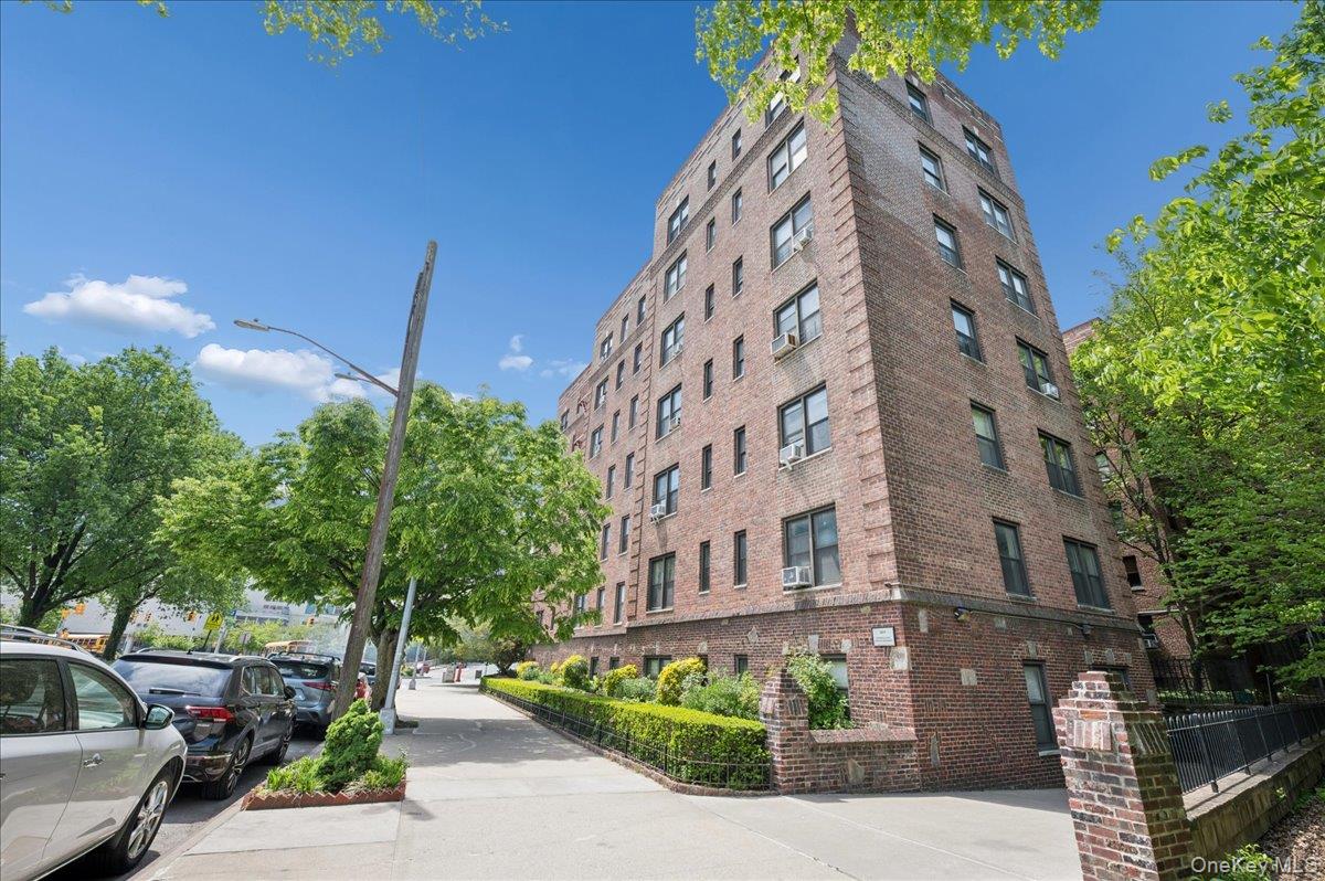 3015 Riverdale Avenue 5B — photo