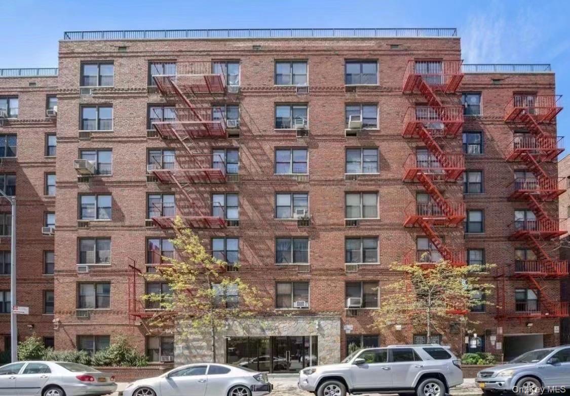 13317 Sanford Avenue 2J — photo