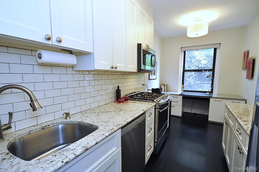 143 Garth Road 4N — photo