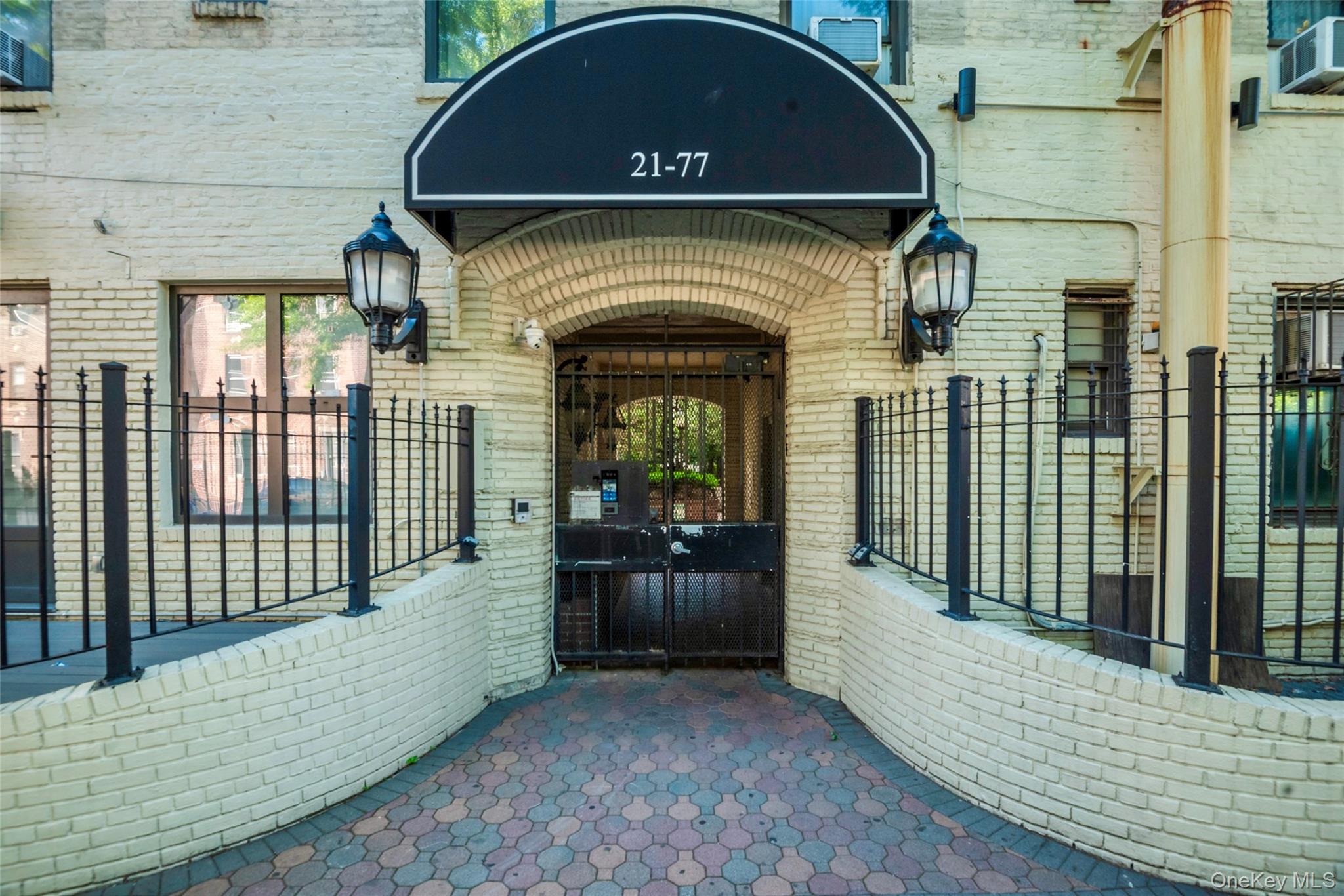21-77 33rd Street 2a — photo