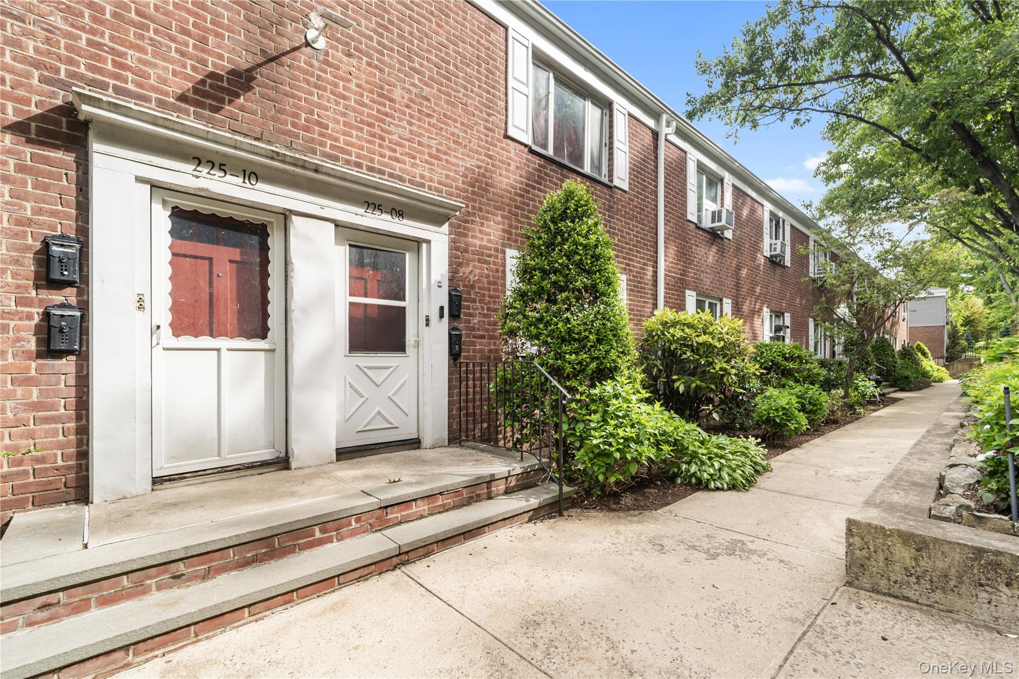 225-08 Stronghurst Avenue Upper — photo