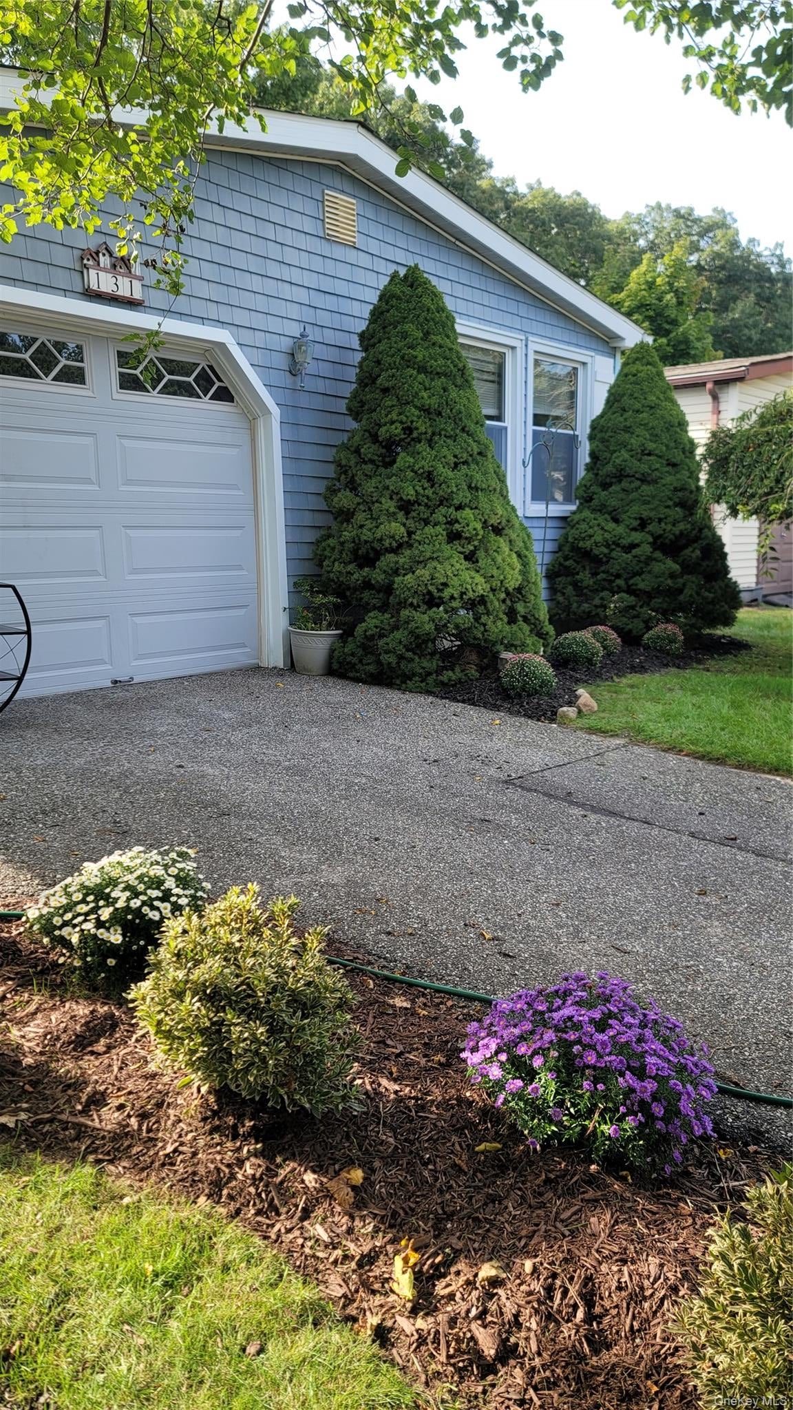 131 Village Circle W — photo
