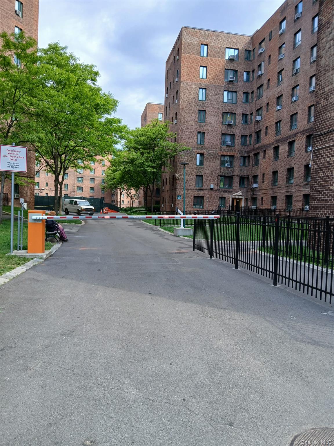 11 Metropolitan Oval 4G — photo