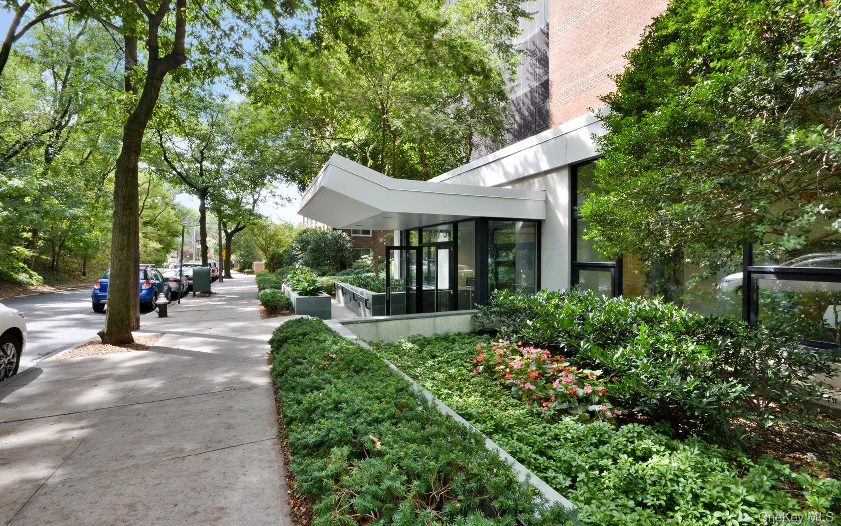 2575 Palisade Avenue 12C — photo