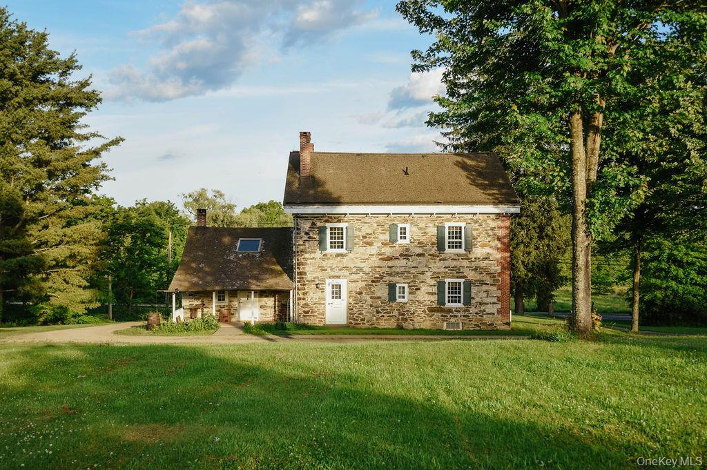 652 Albany Post Road — photo