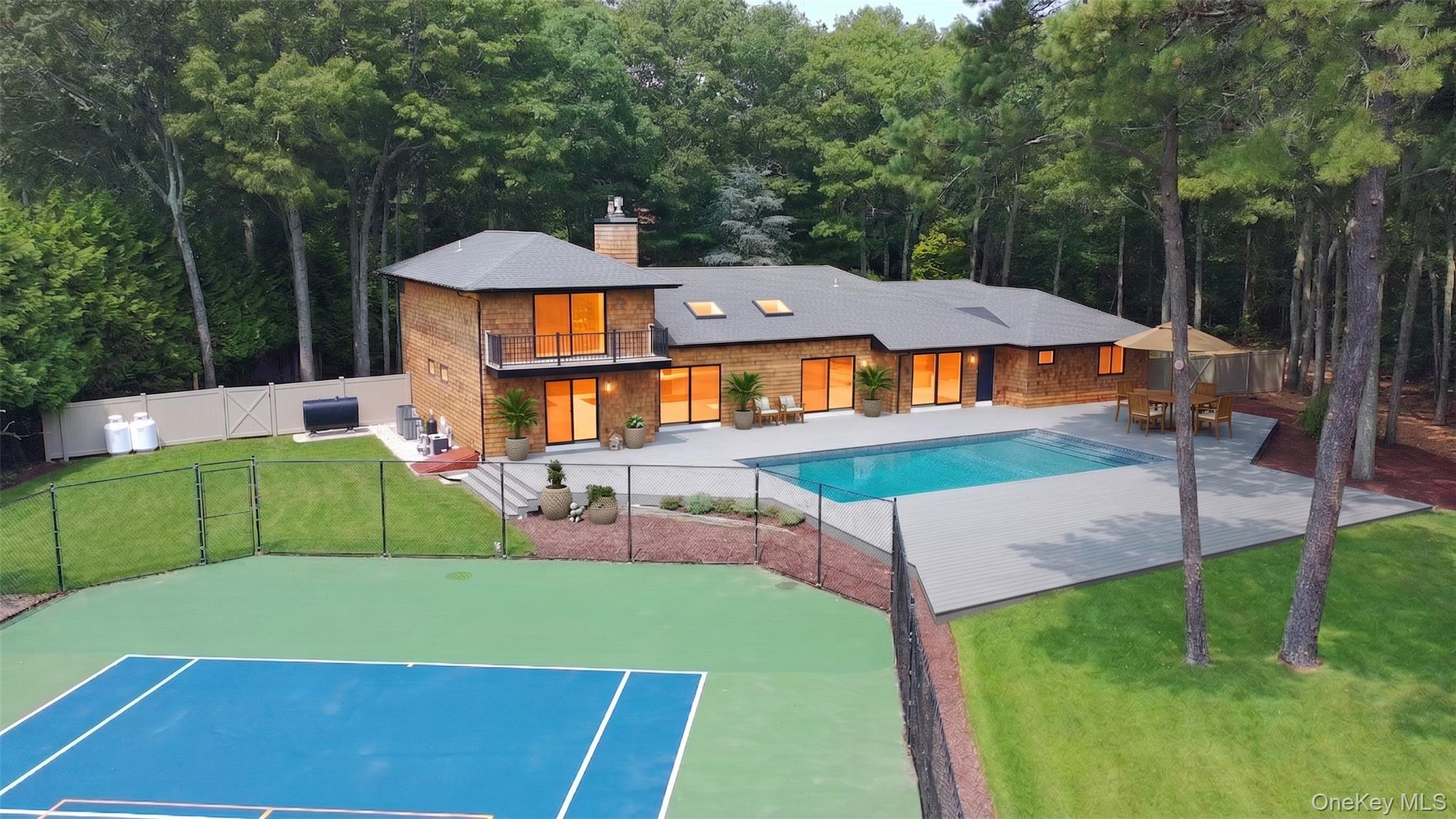 10 Jeffrey Lane — photo