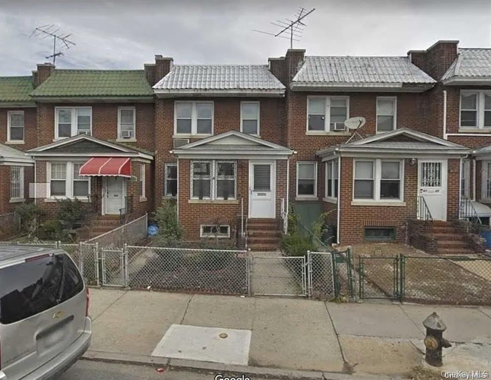 6123 Saunders Street — photo