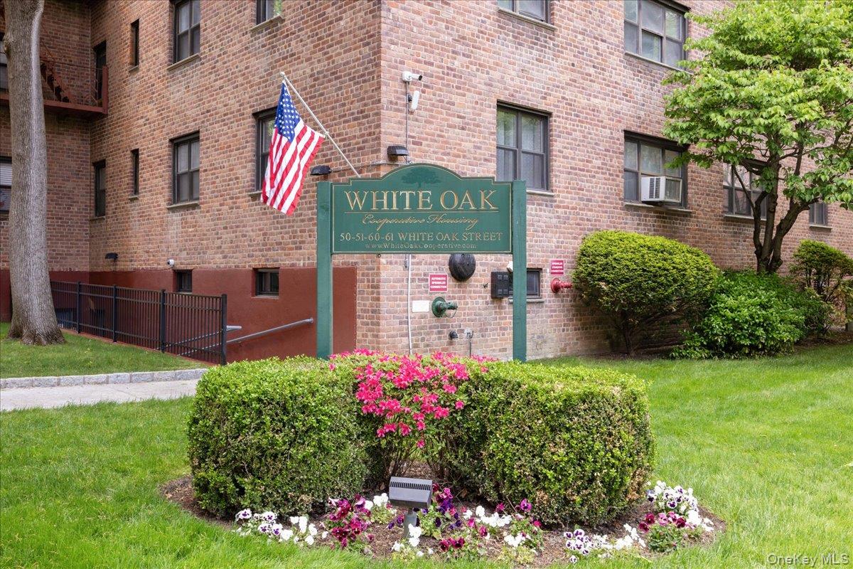 51 White Oak Street 4D — photo