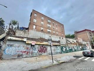 365 E 197th Street — photo