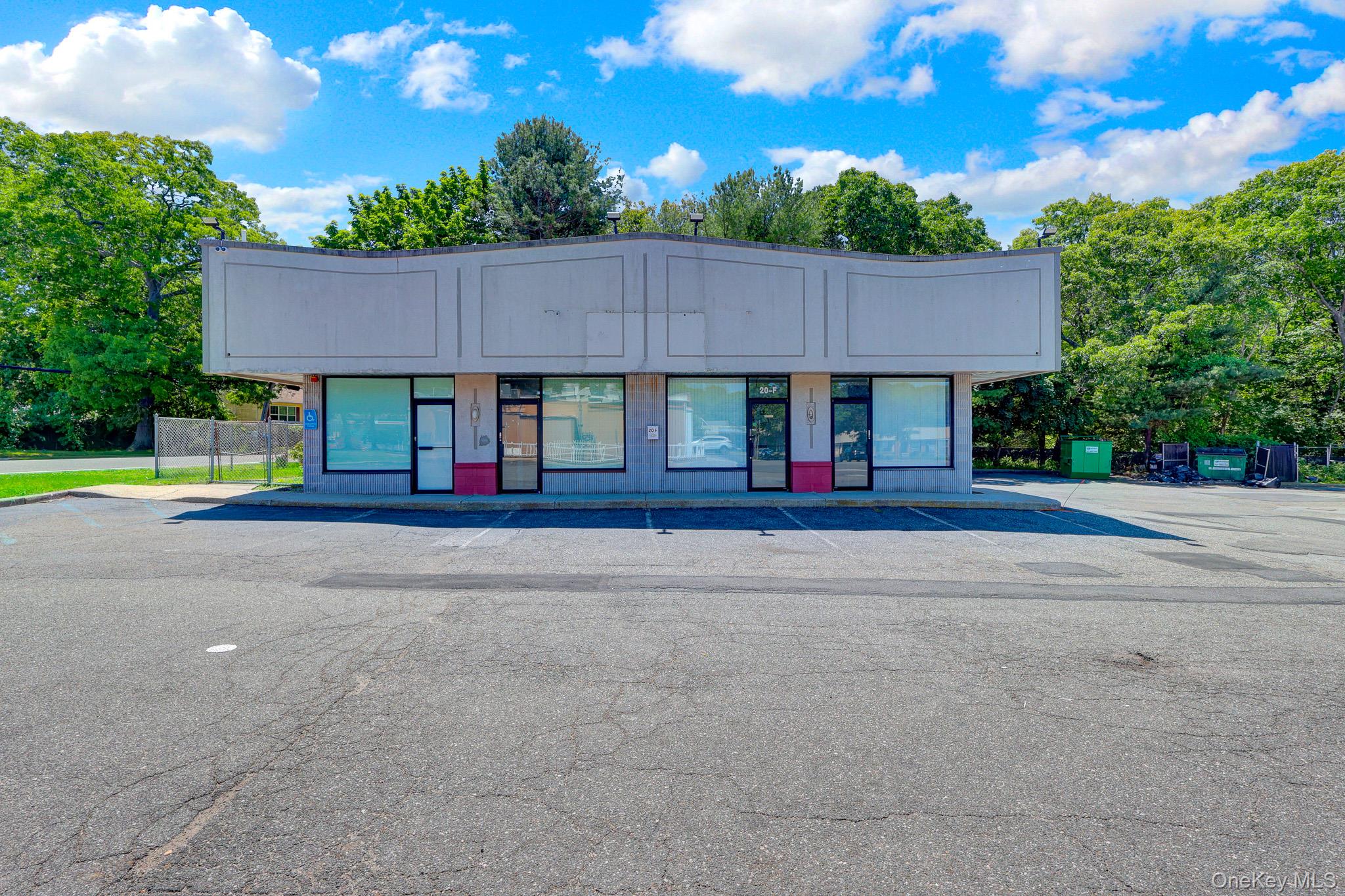 20 Middle Country Road F — photo