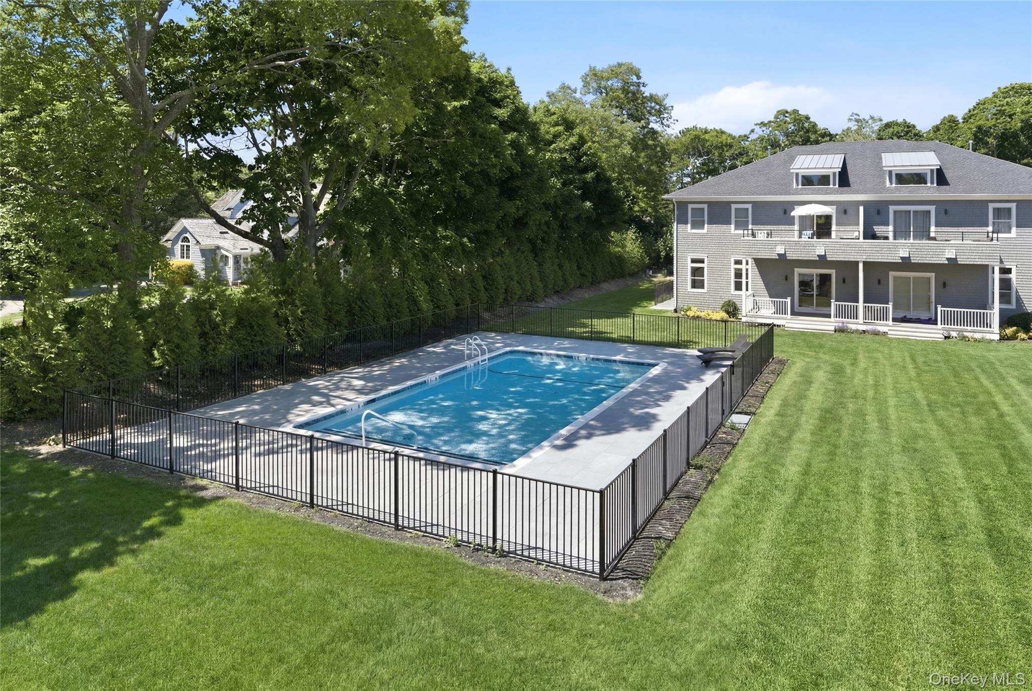 19 Montauk Highway 9 — photo