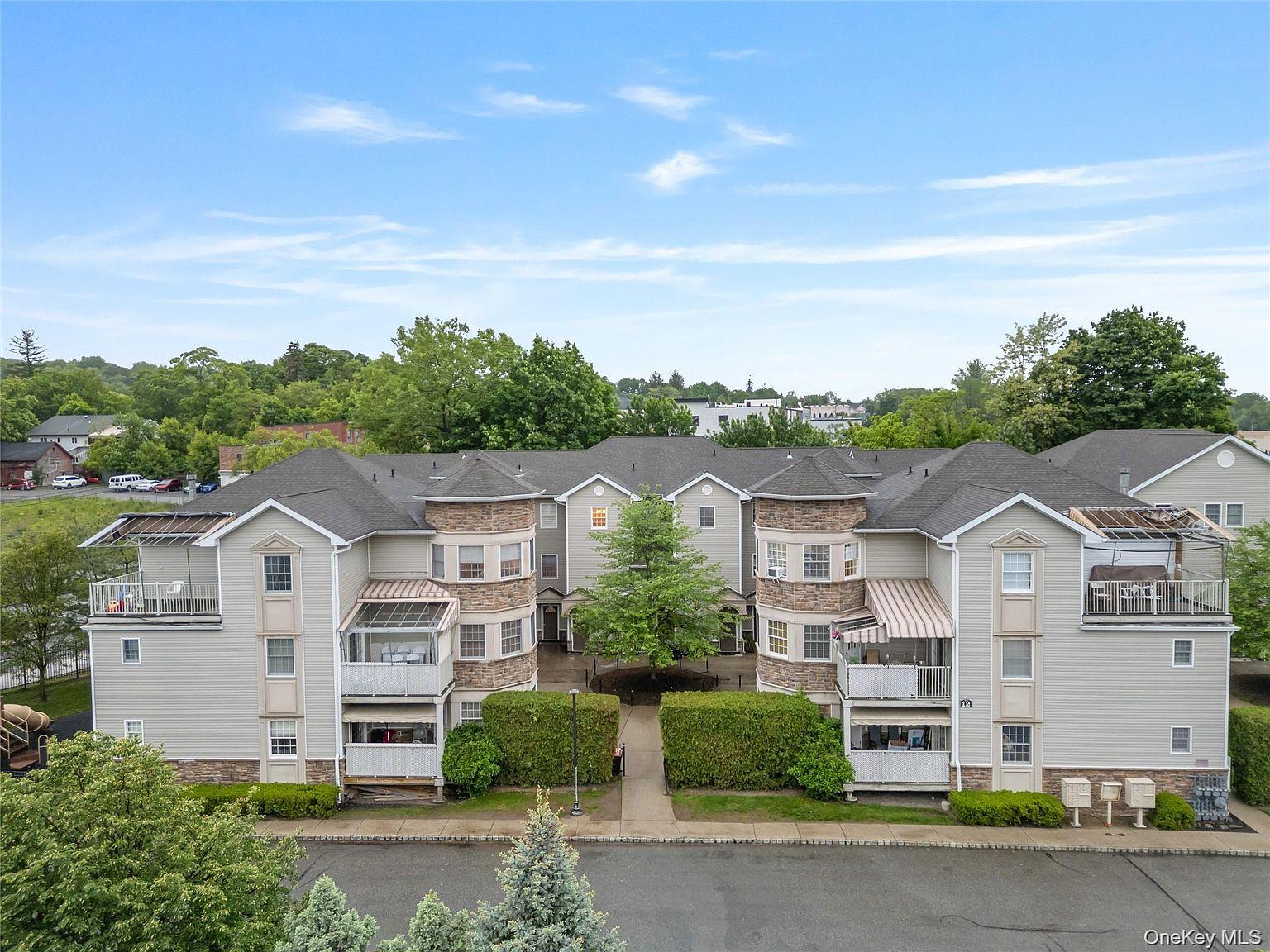 10 Horizon Court 302 — photo