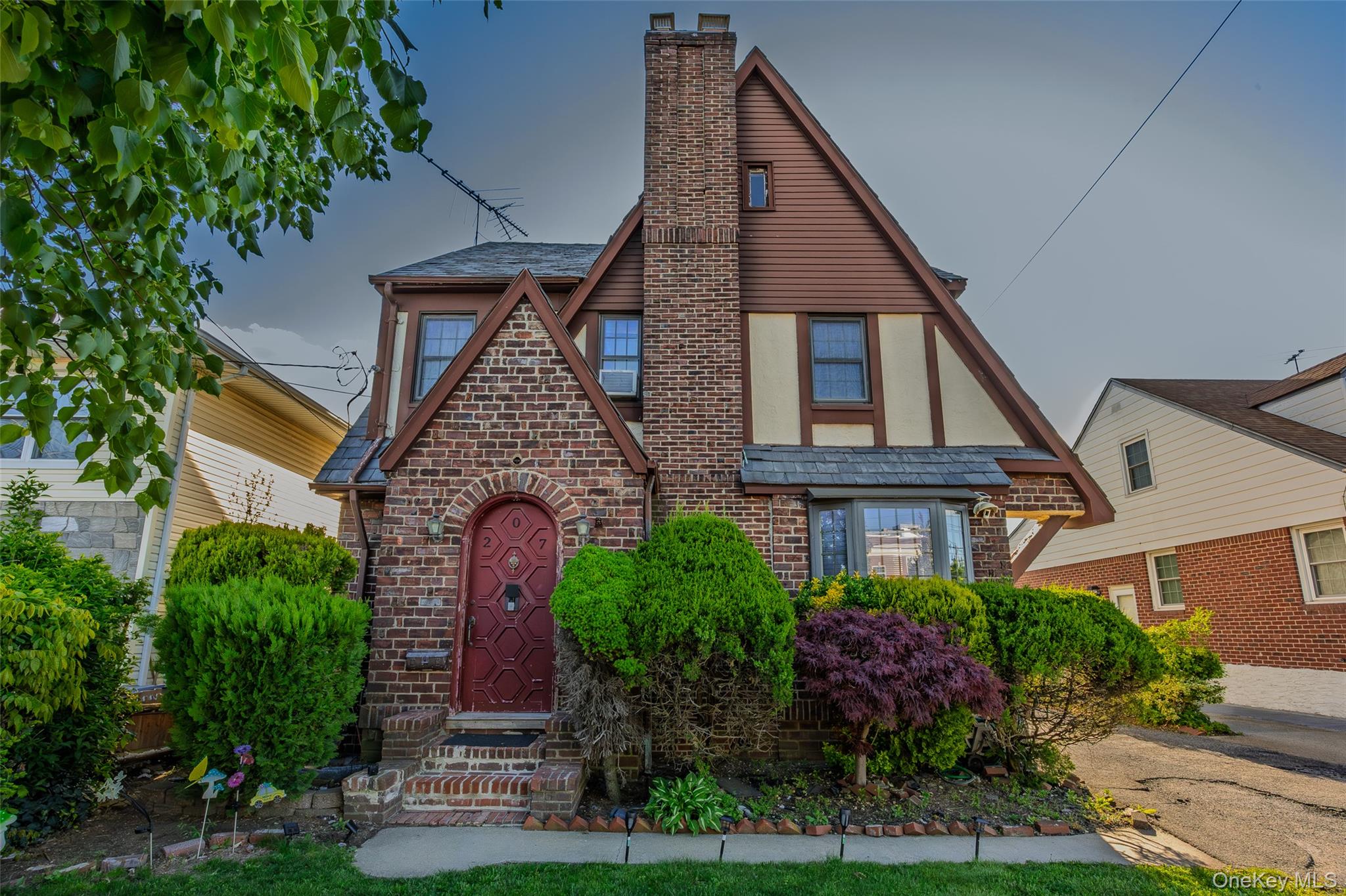 207 New Hyde Park Road — photo