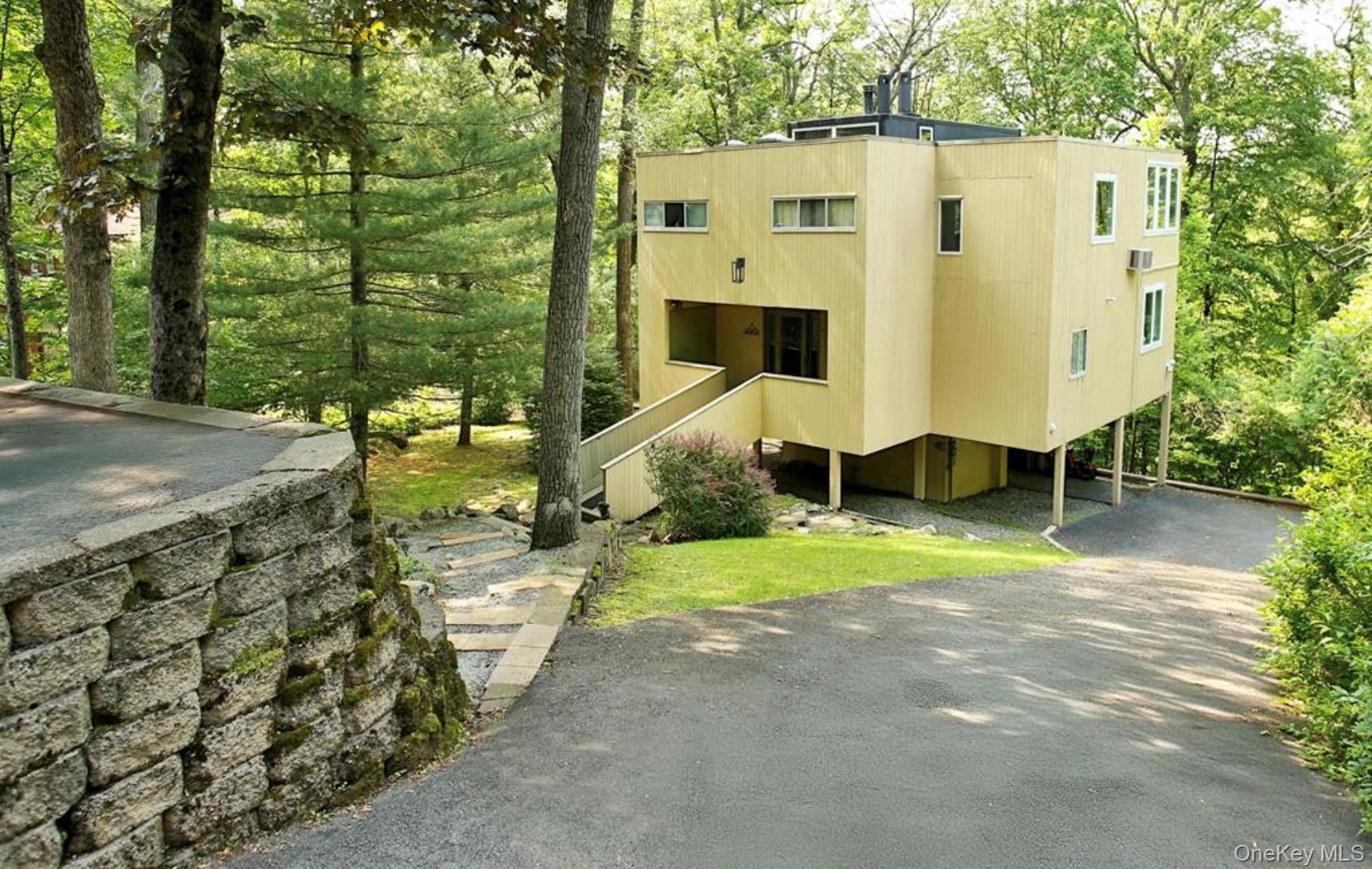 162 Fawn Hill Road — photo