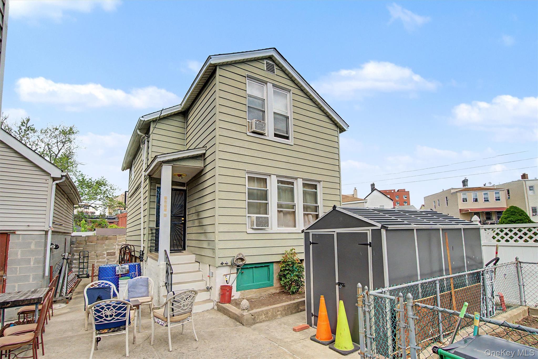 1608 Merry Avenue — photo