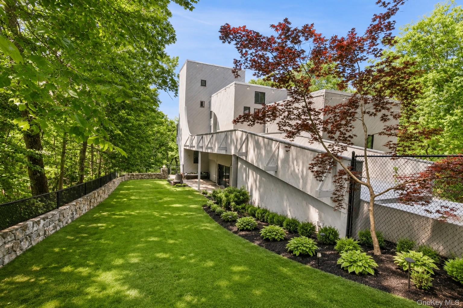 8 Cliff Court — photo