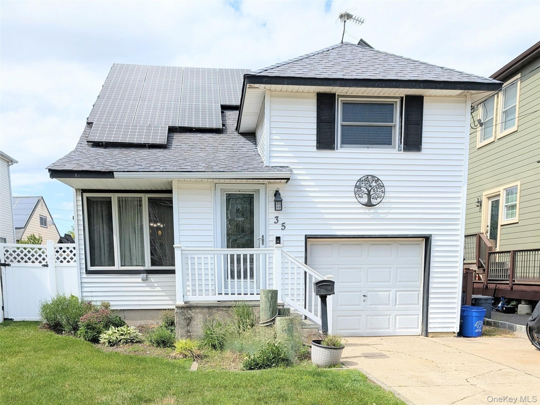 35 E Jackson Avenue E — photo