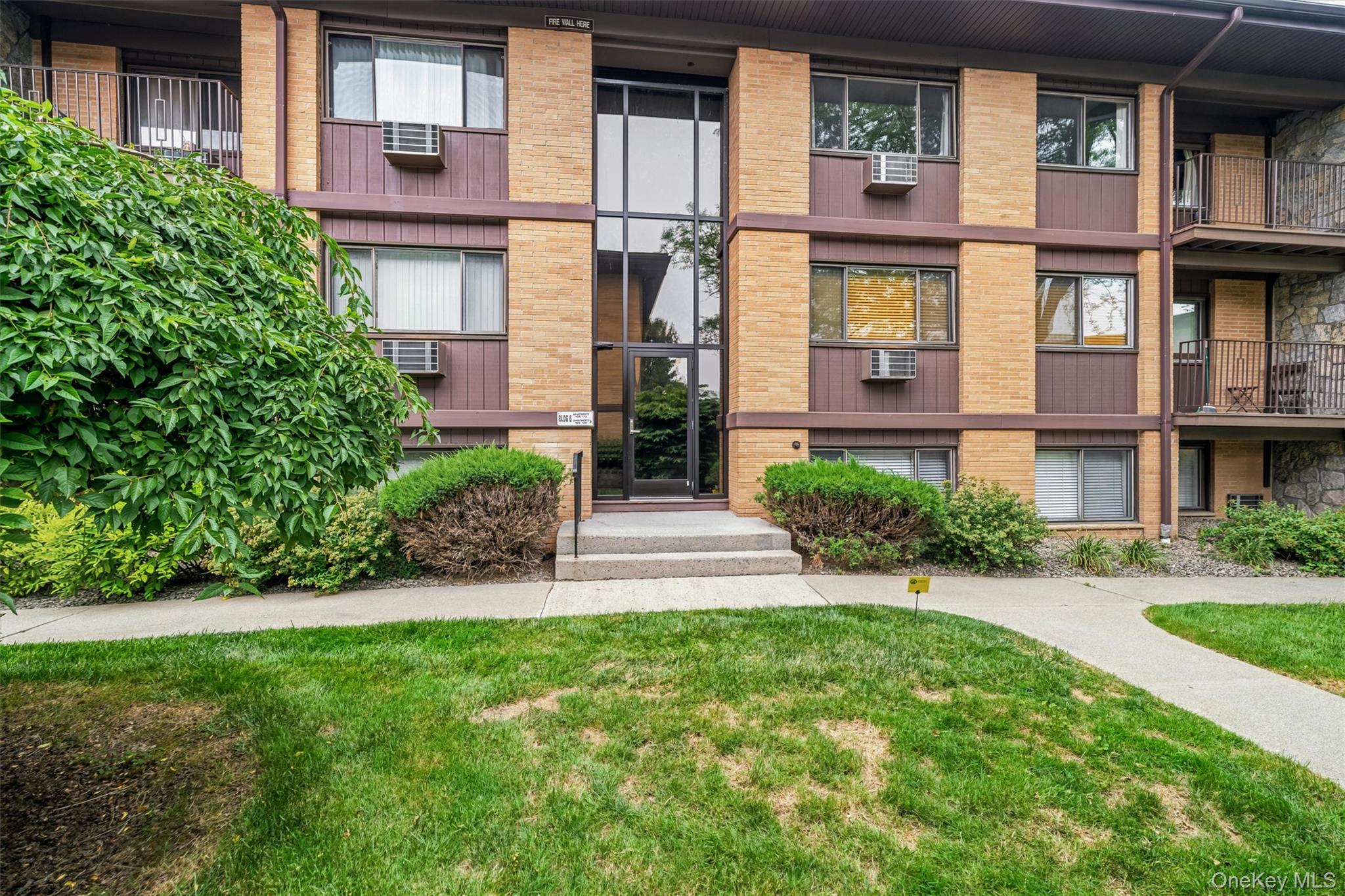 10 Oakwood Terrace 107 — photo