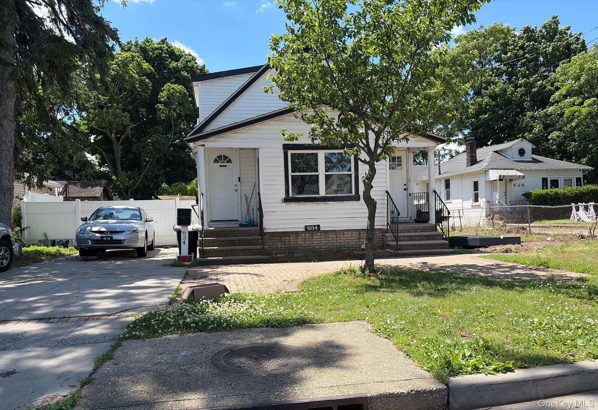 634 Hillside Court — photo