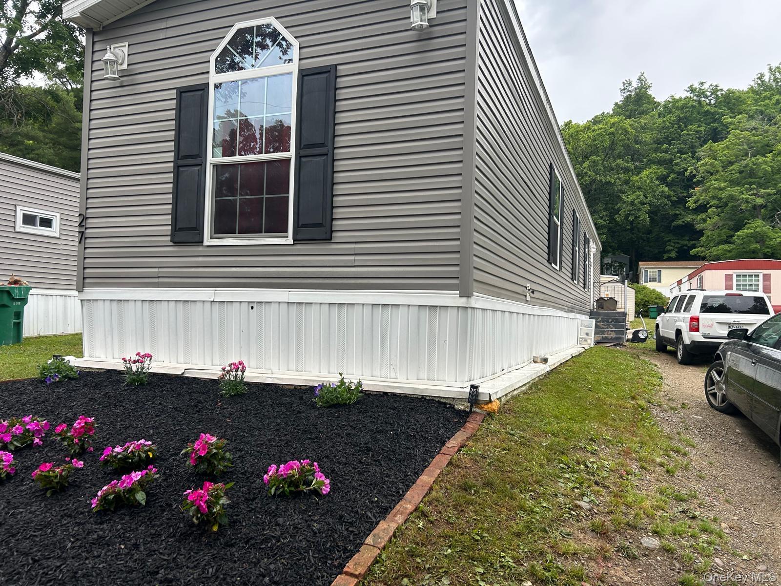 27 Shagbark — photo