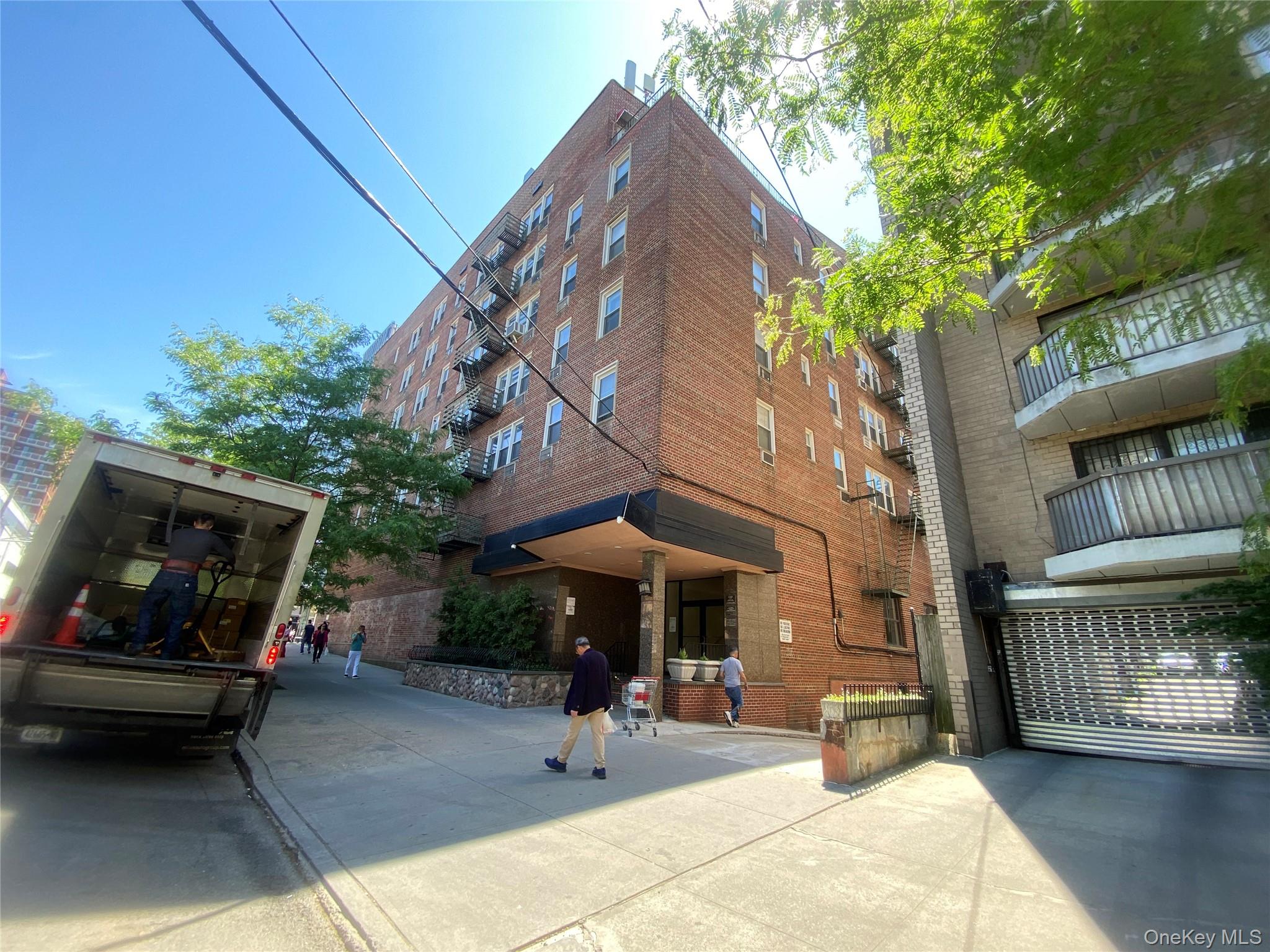 134-54 Maple Avenue 5K — photo