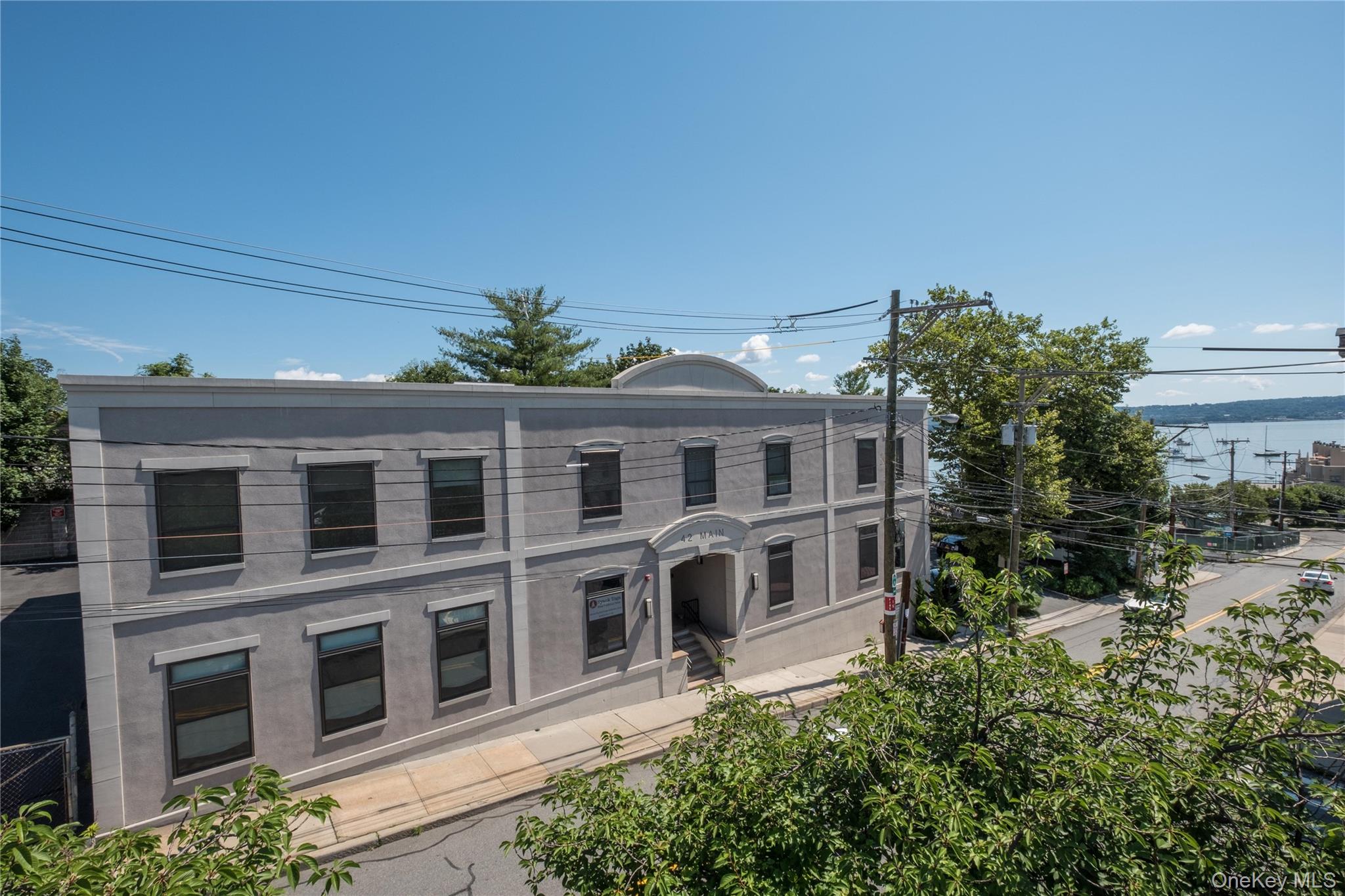 42 Main Street — photo