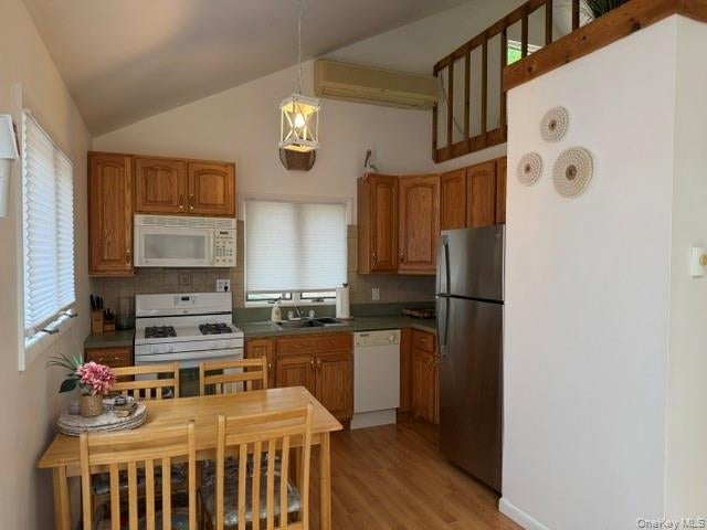 126 Lynn Avenue 7 — photo